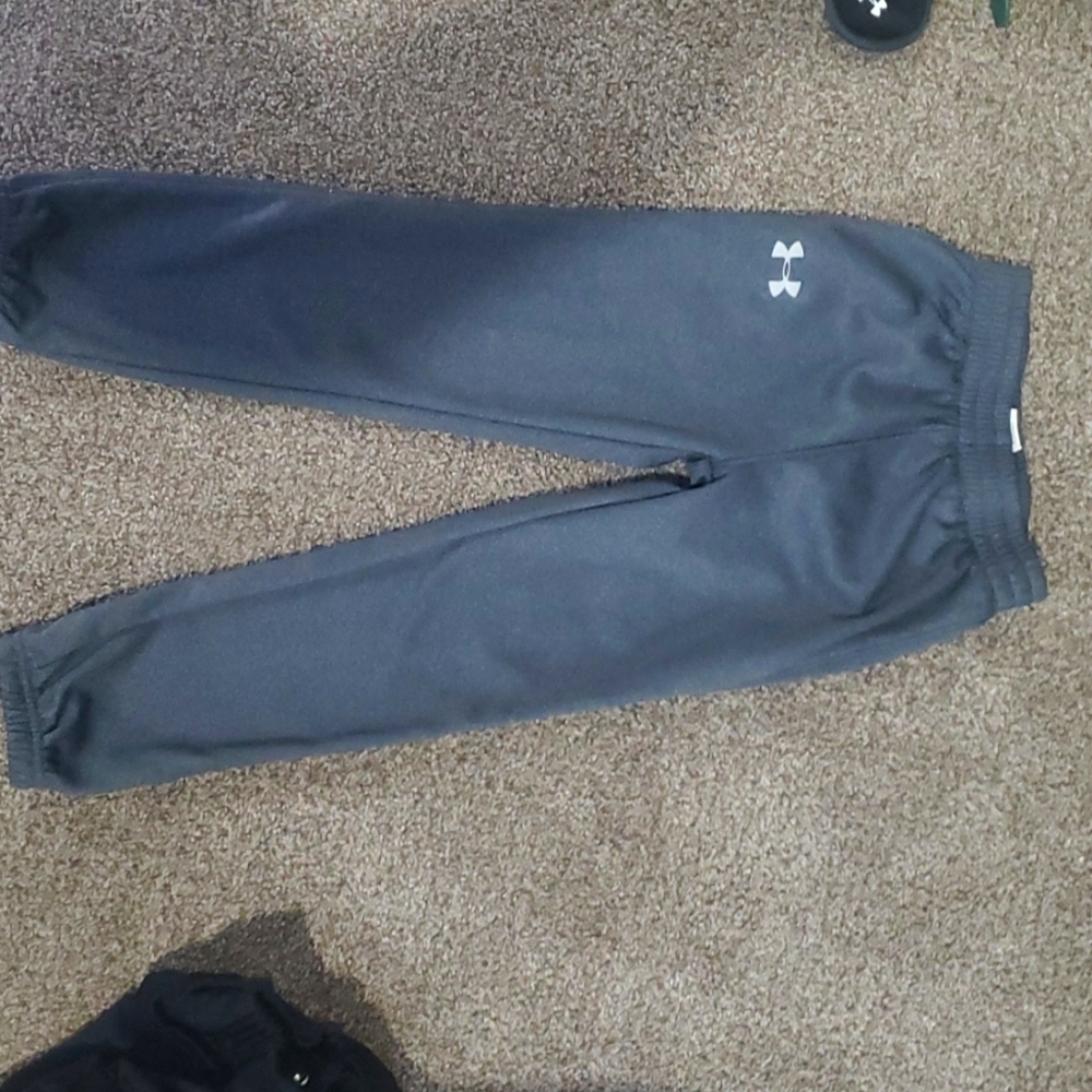Boys Size 6  under armour sweats